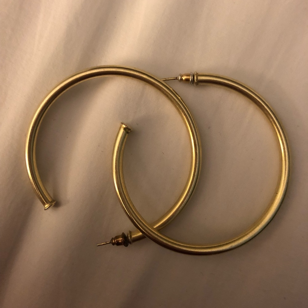 Sheila Hoops gold